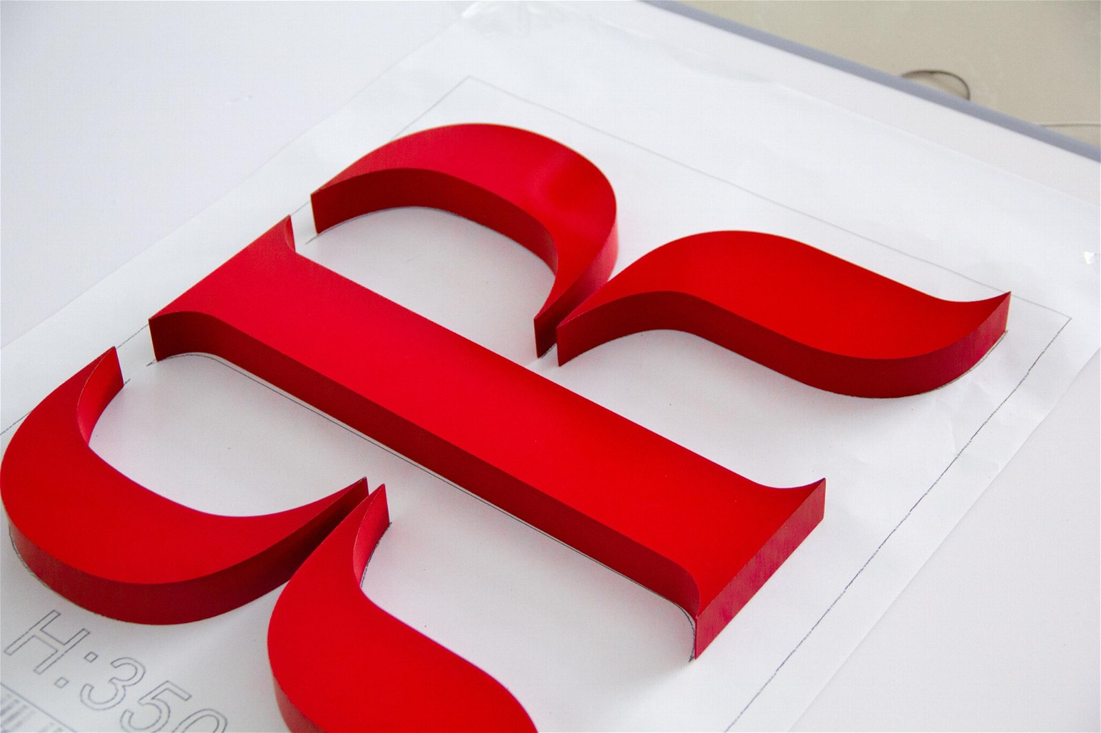 High Quality Customized Solid Facelit Acrylic Letter for Indoor Branding 25mm Re 3