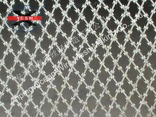 razor  wire mesh fence 2