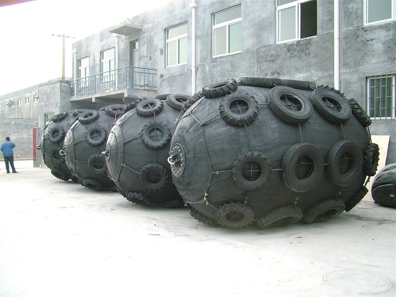 PNEUMATIC INFLATABLE RUBBER FENDER