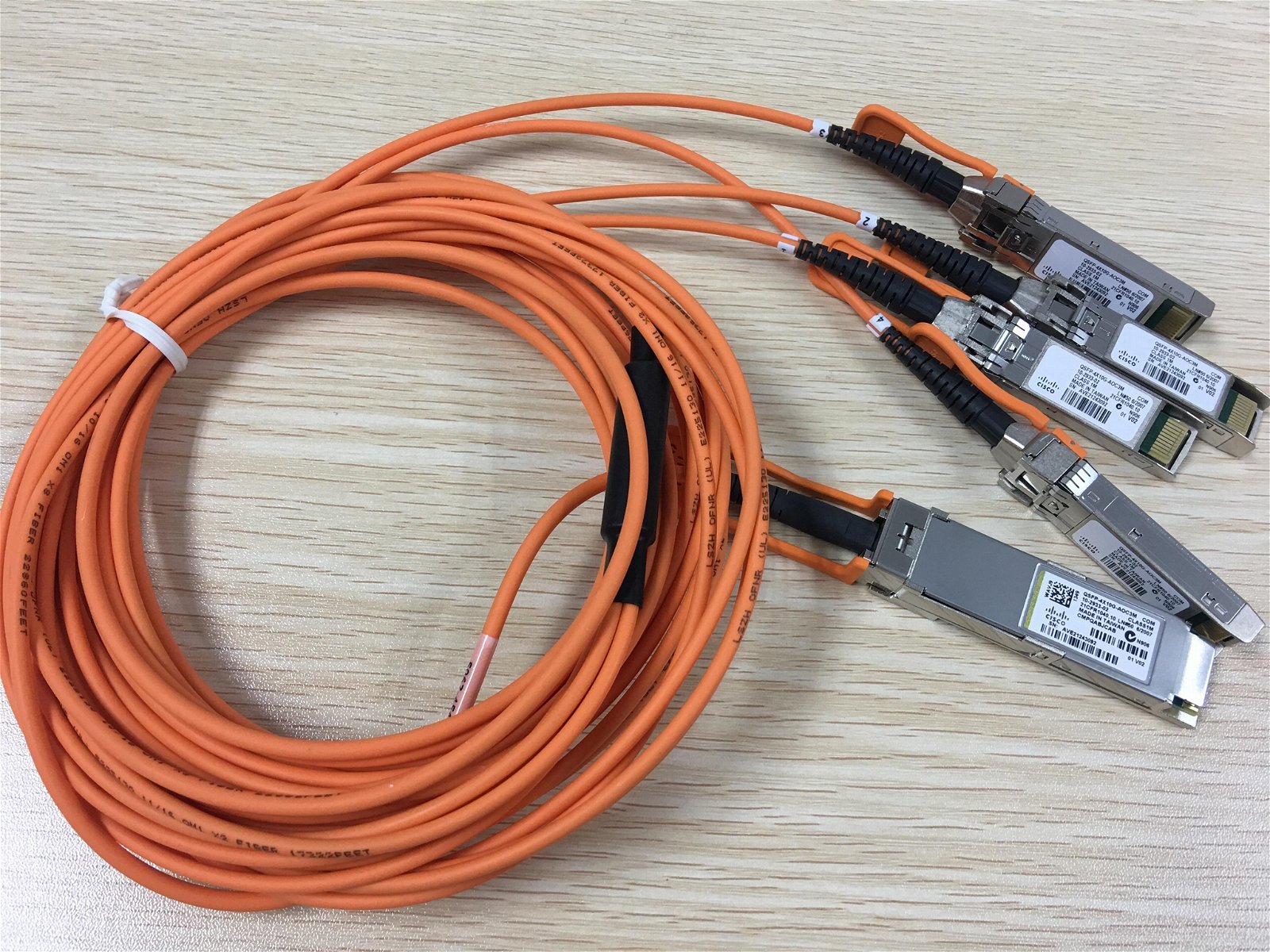Cisco QSFP-4X10G-AOC3M 40GBase QSFP to 4 SFP+ 3M Cable 2