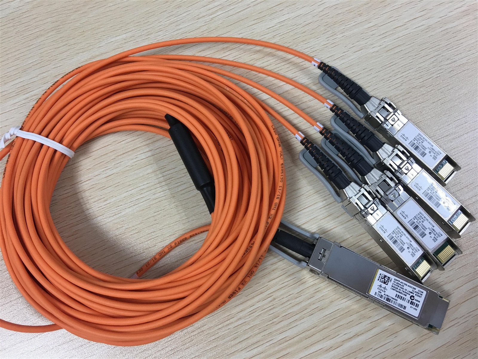 Cisco QSFP-4X10G-AOC5M 40GBase QSFP to 4 SFP+ Active Optical Breakout 5M Cable