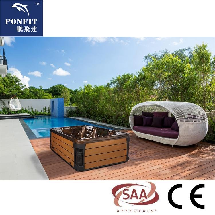 2018 hot sale cheap acrylic outdoor hot tub spa with HDTV