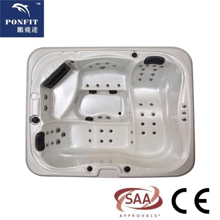2018 hot sale cheap acrylic outdoor hot tub spa with HDTV 2