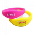 125khz Adjustable Colorful TK4100 Silicone Active Rfid Wristband For Event 1