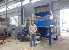 Dust free wood crusher