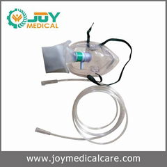 Disposable oxygen mask with bag