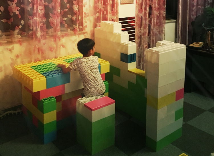 Children plastic large building blocks to Creative plastic interlocking toy for 