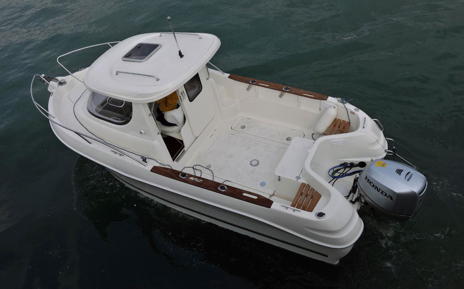 luxury fiberglass boat 