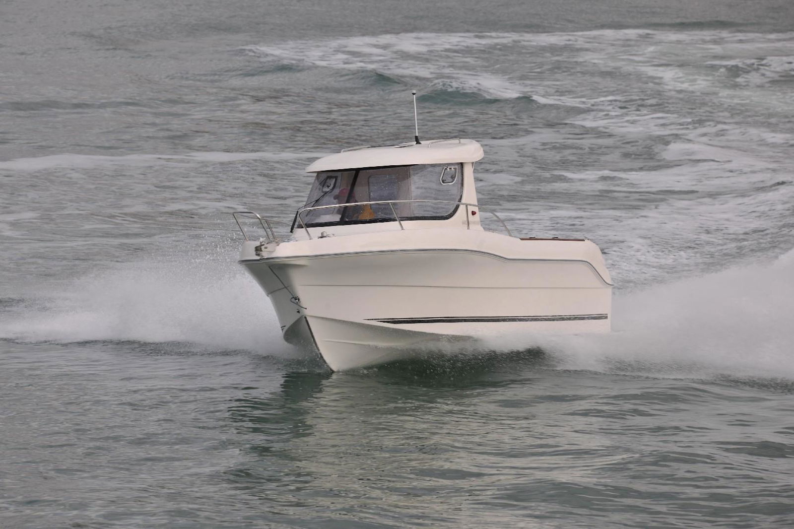 luxury fiberglass boat  4