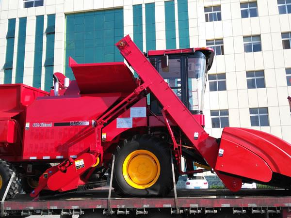 TR9988 Self-propelled Corn Combine Harvester 4