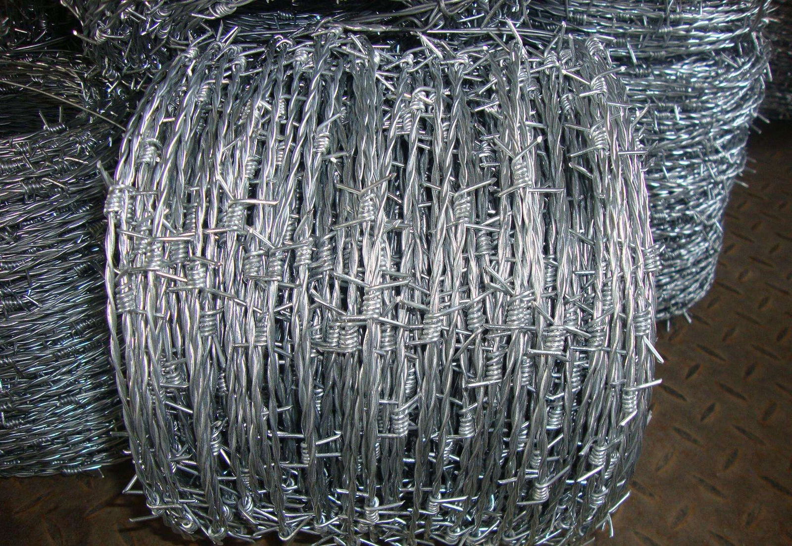 Cheap price stainless steel concertina barbed wire 2