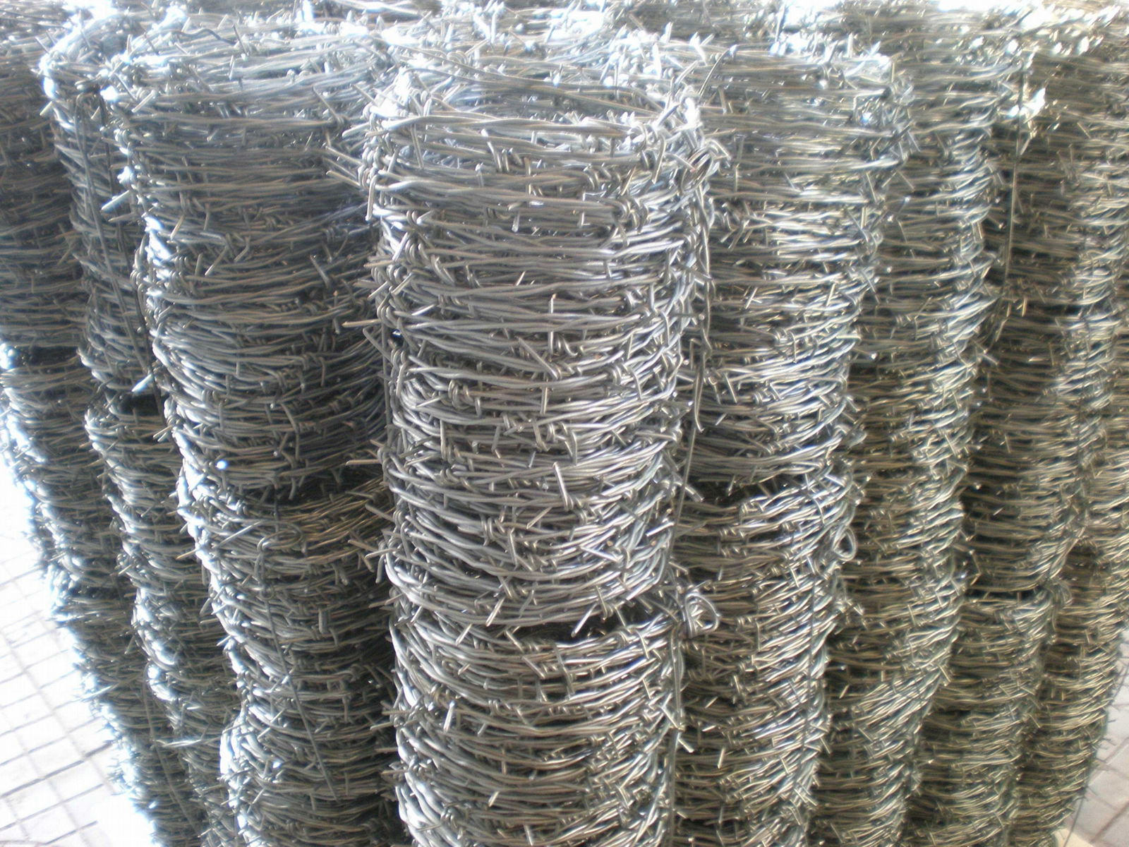 Cheap price stainless steel concertina barbed wire 3