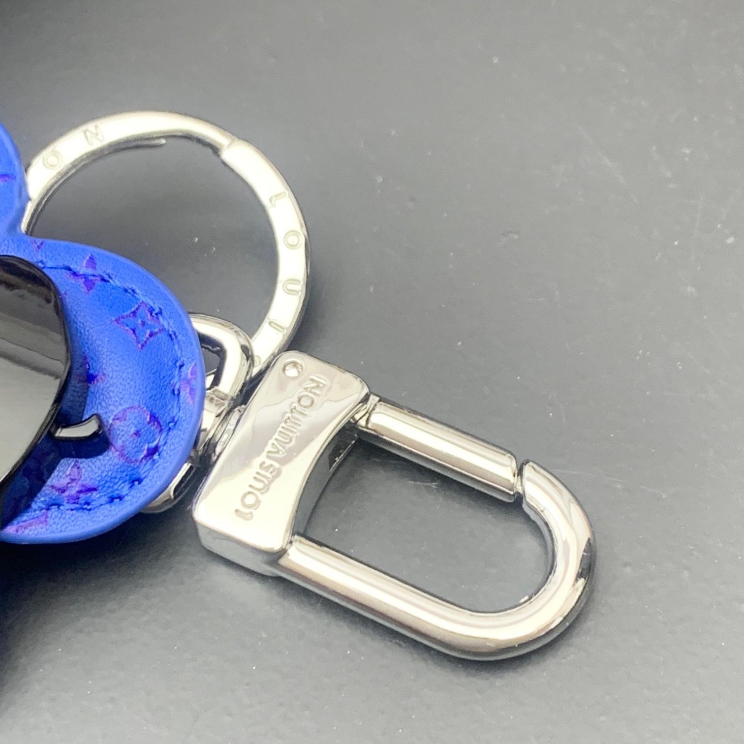 2024 new     aston Gym Key Chain for bags leather key Chain bags accessories 3