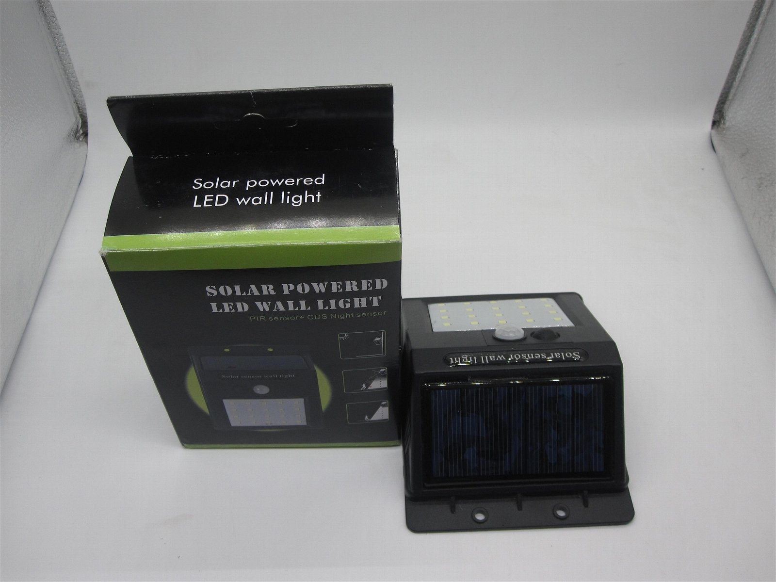 Dual-headed solar Motion sensor Light With 12 LEDs 1