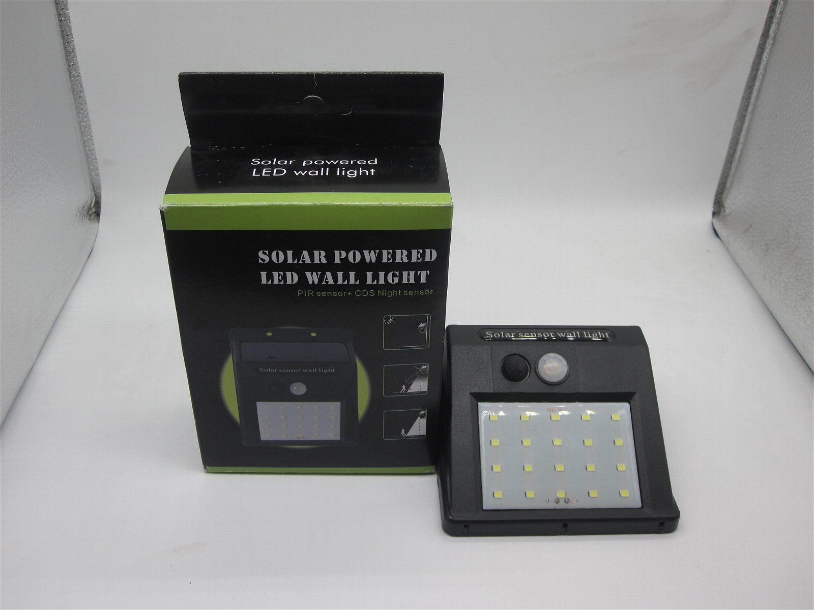 Durable energy-saving easy to use LED Solar Motion Sensor Wall Light