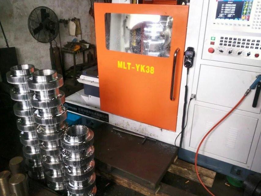 5-axis High-rigidity and Precision CNC Roller Gear Hobbing Machinery YK38 4