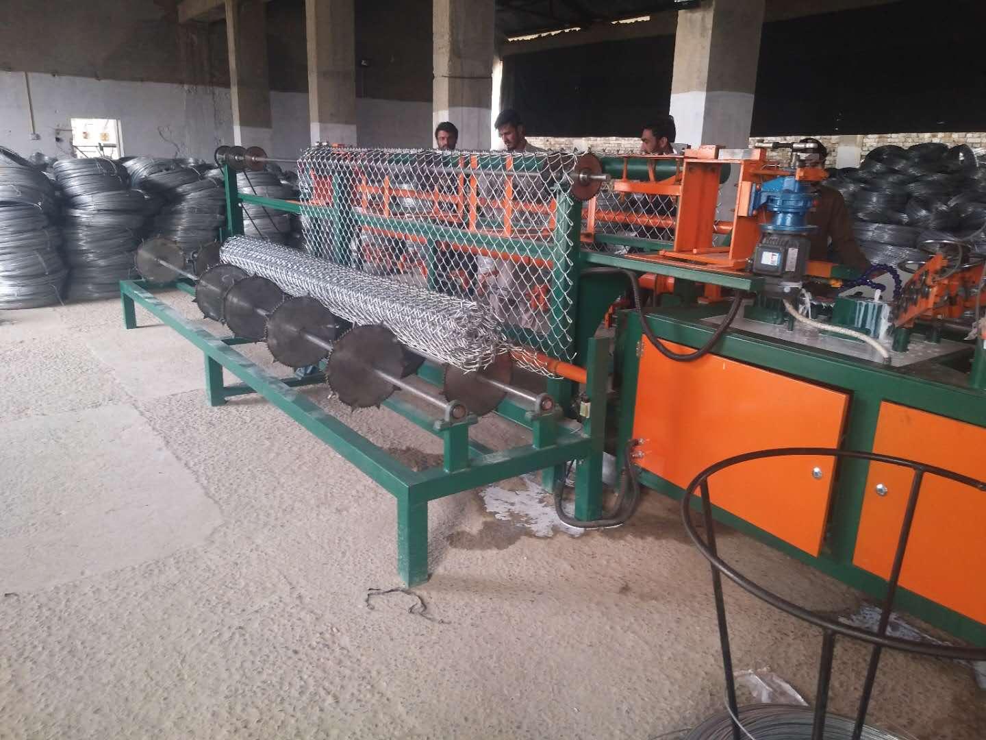 Factory Price Automated Heavy Duty Chain Link Fence Making Machine 2