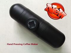 HAND PRESSING COFFEE CUP 