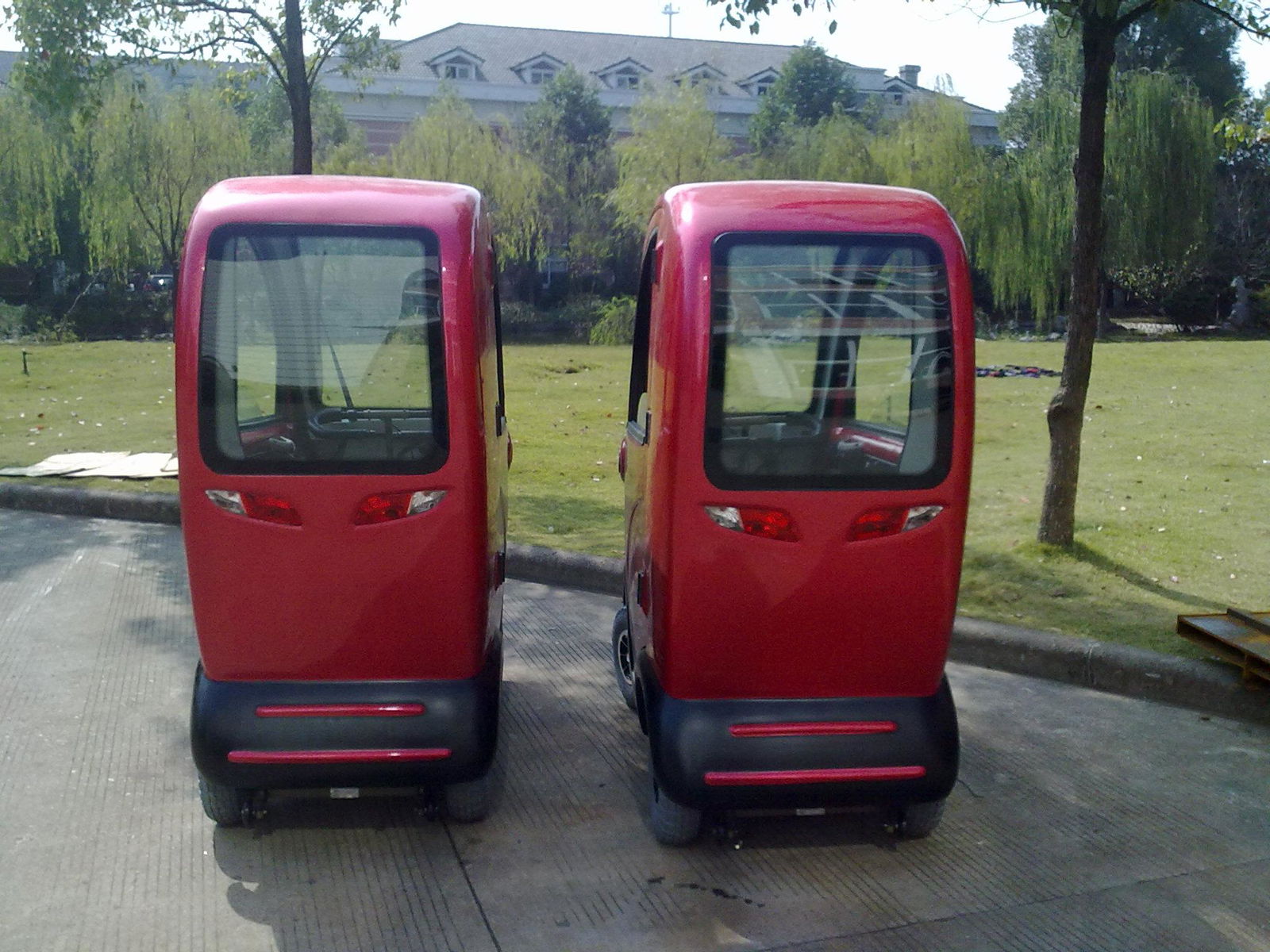 Luxury fully enclosed mobility cabin electric scooter outdoor fast