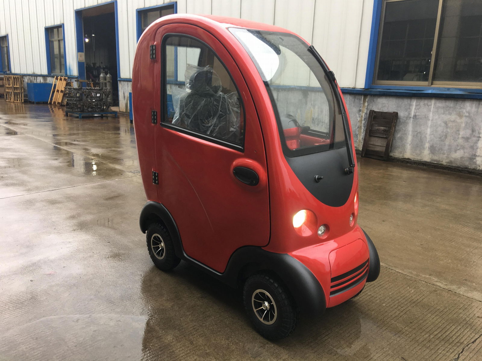 Luxury fully enclosed mobility cabin electric scooter outdoor fast mobility scoo 3