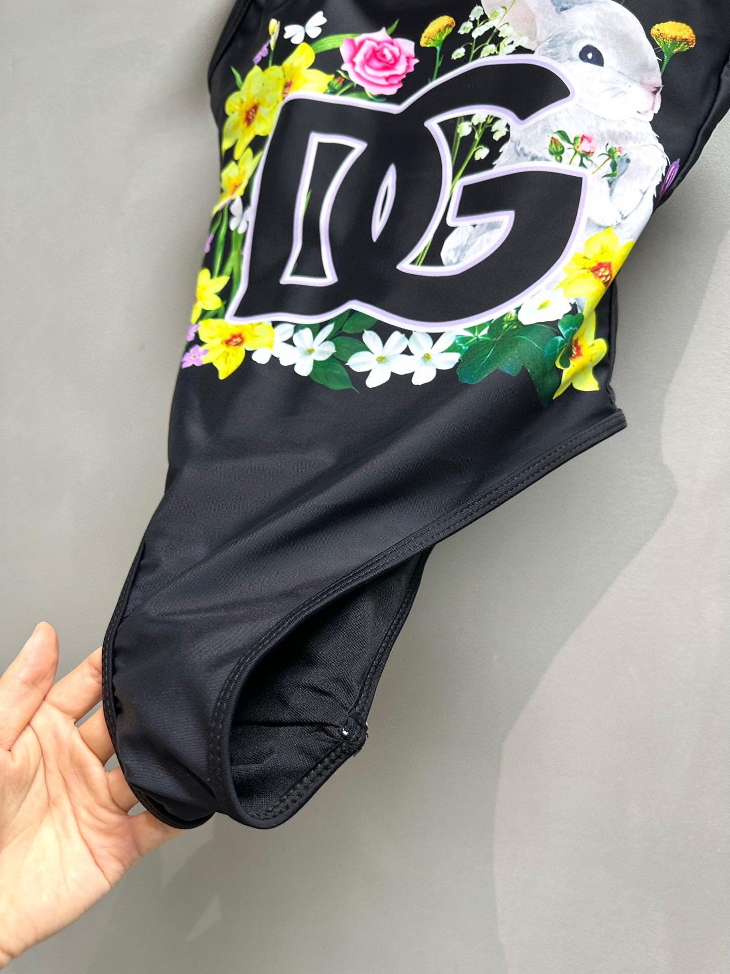 Big logo flower rabbit pattern one-piece swimsuit Year of the Rabbit limited 2
