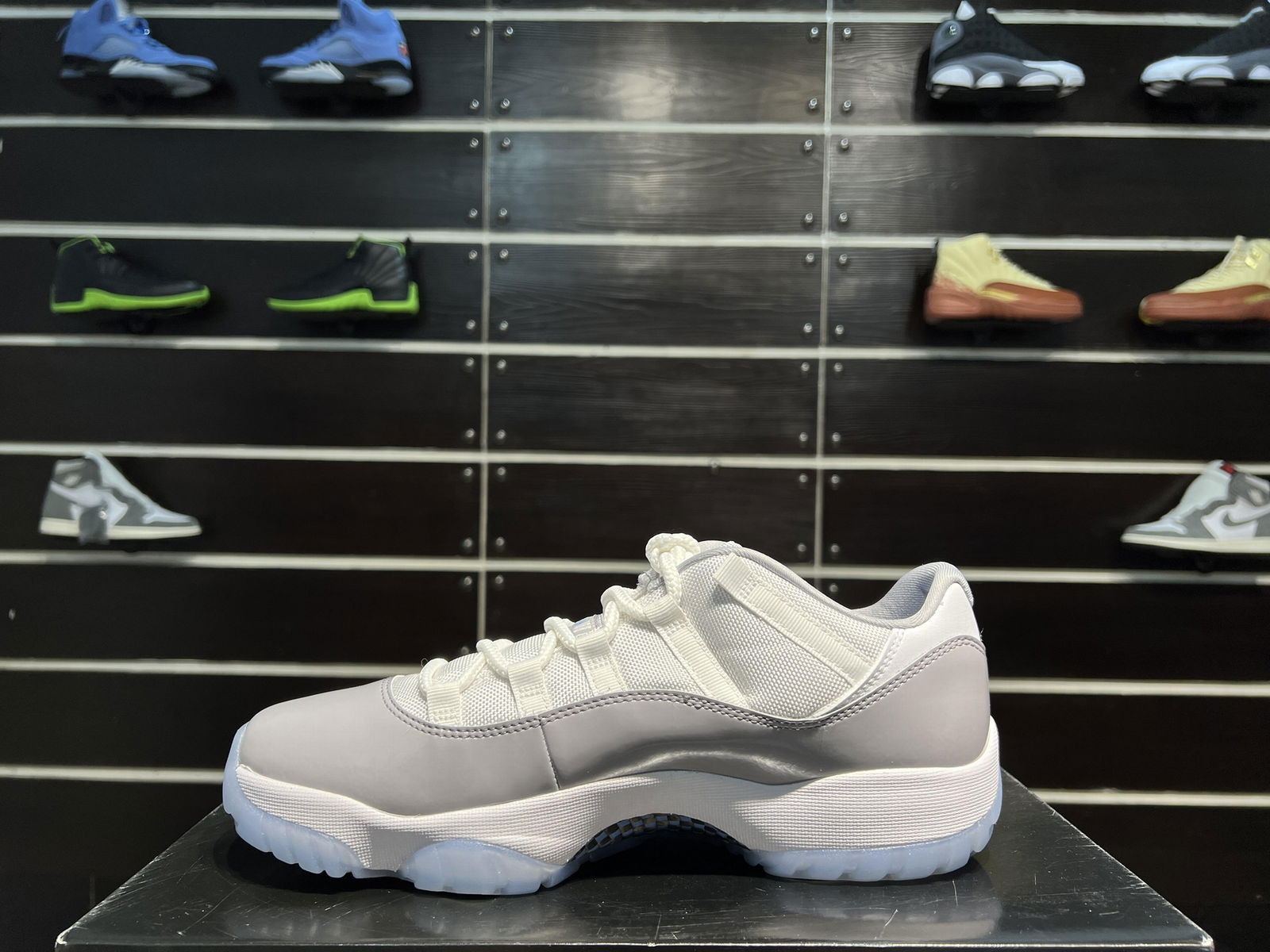 Air Jordan 11 Low “Cement Grey”Low top basketball shoes AV2187-140  2