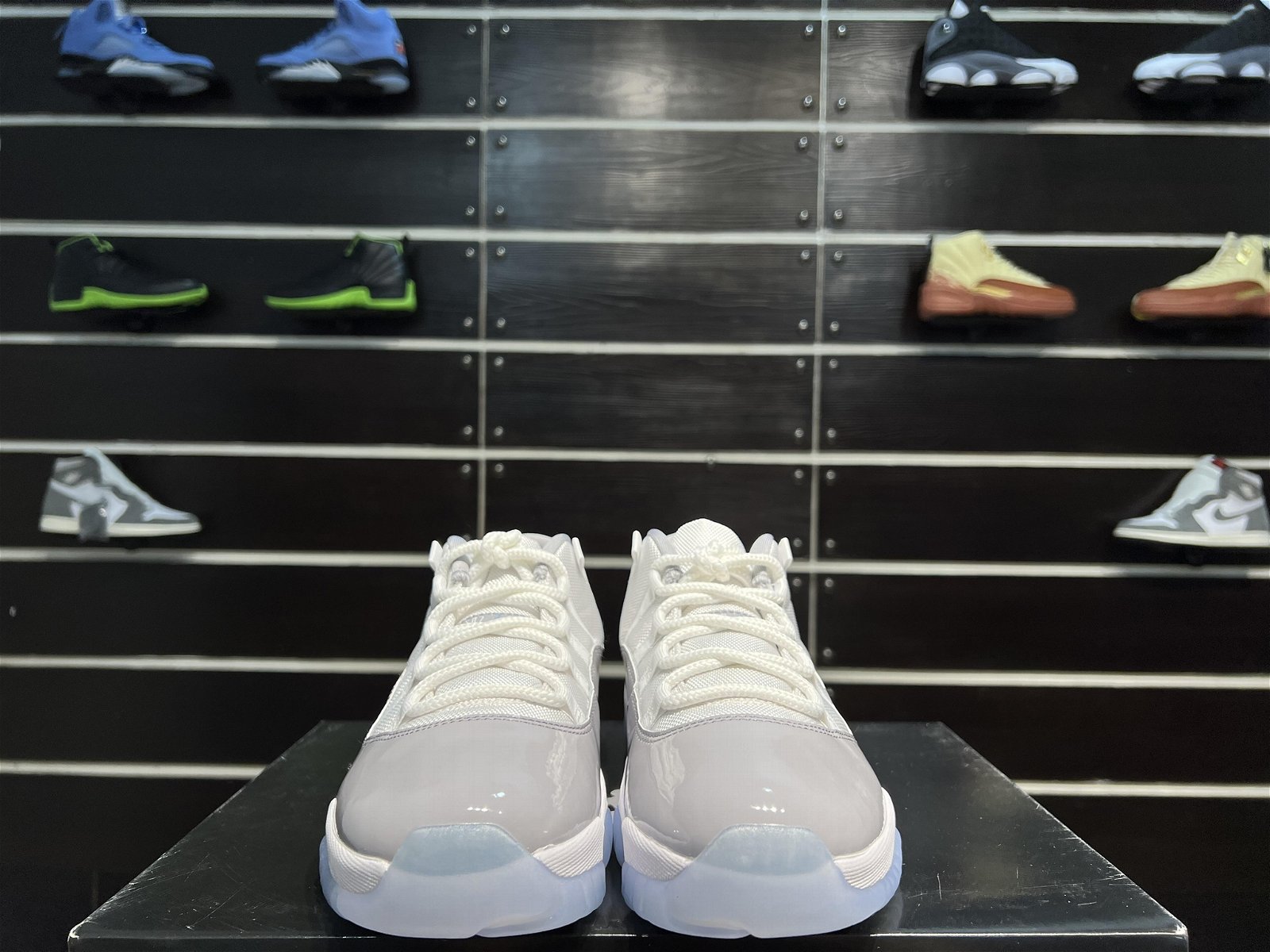Air Jordan 11 Low “Cement Grey”Low top basketball shoes AV2187-140  5