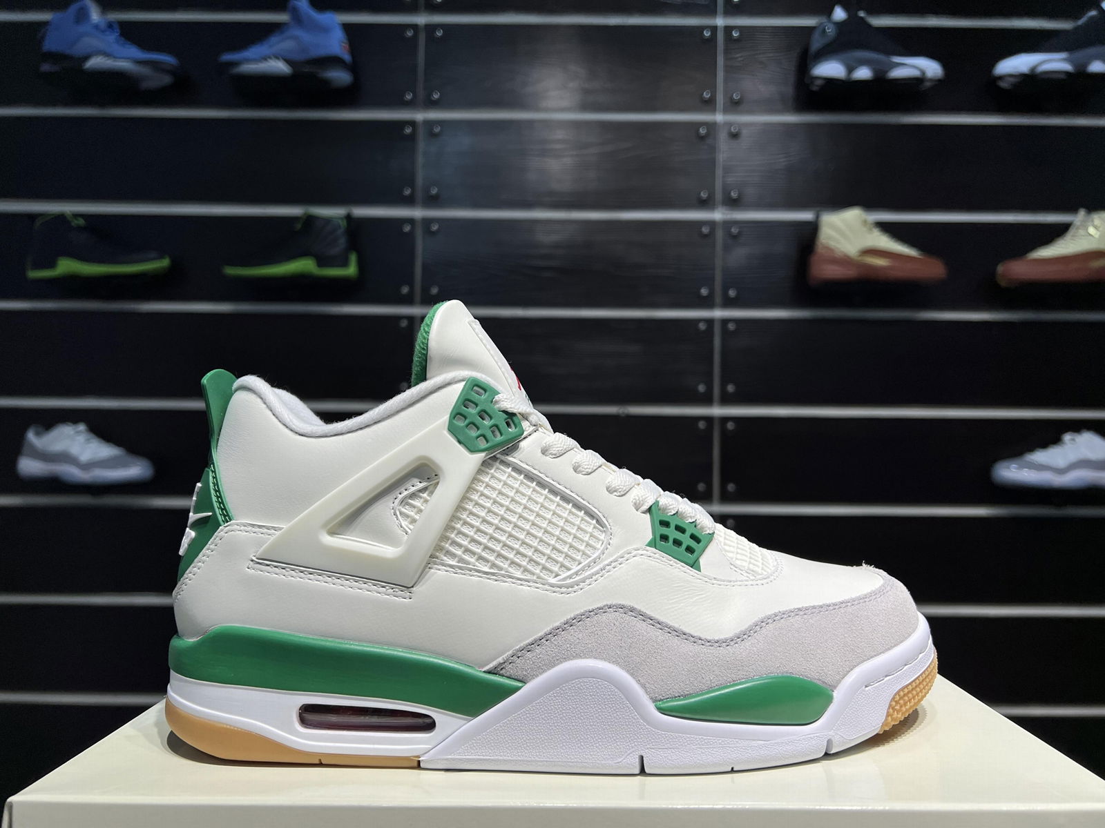 SB x Air Jordan 4 “Pine Green”Mid-top basketball shoes  DR5415-103 2