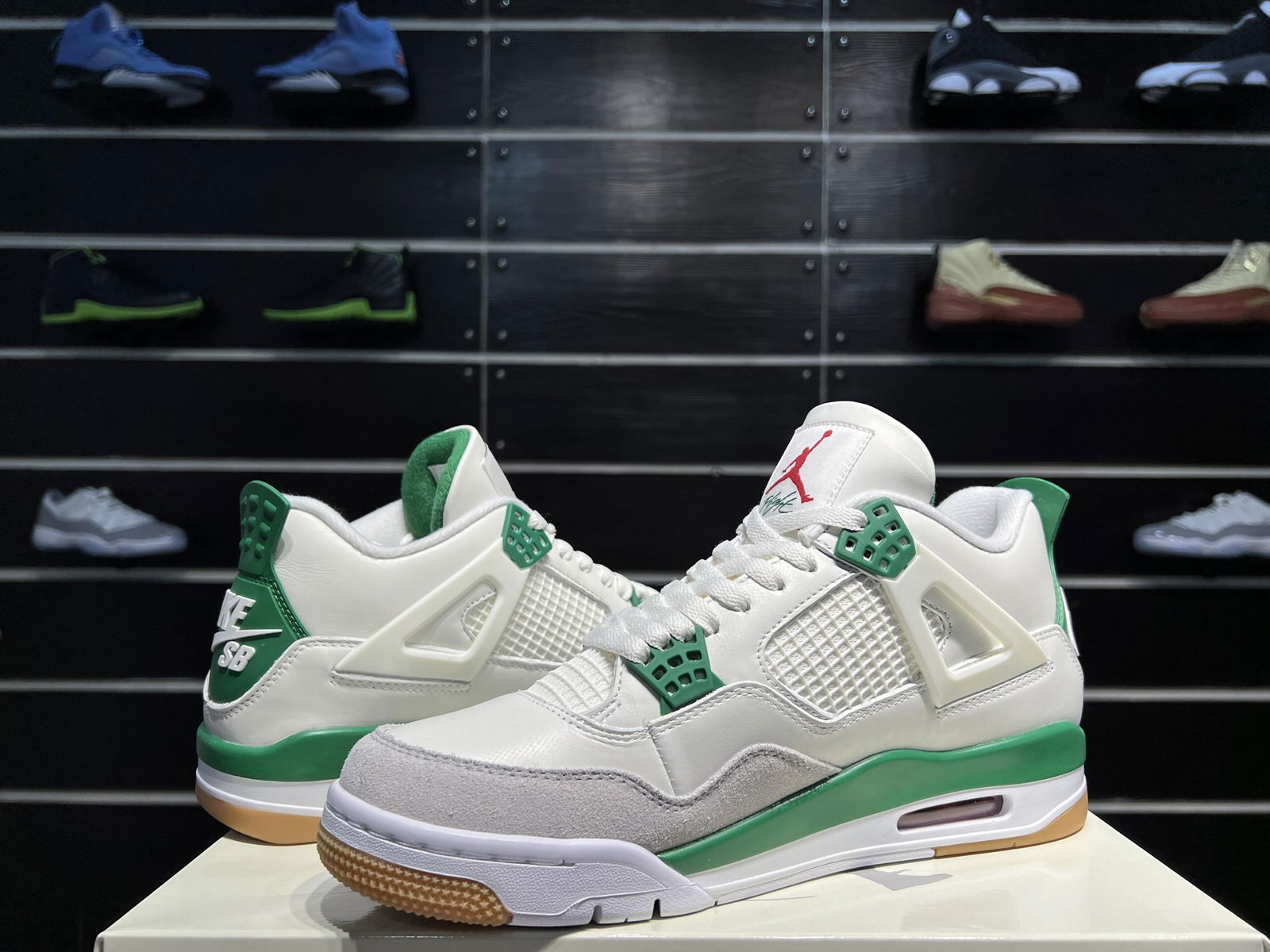 SB x Air Jordan 4 “Pine Green”Mid-top basketball shoes  DR5415-103 4