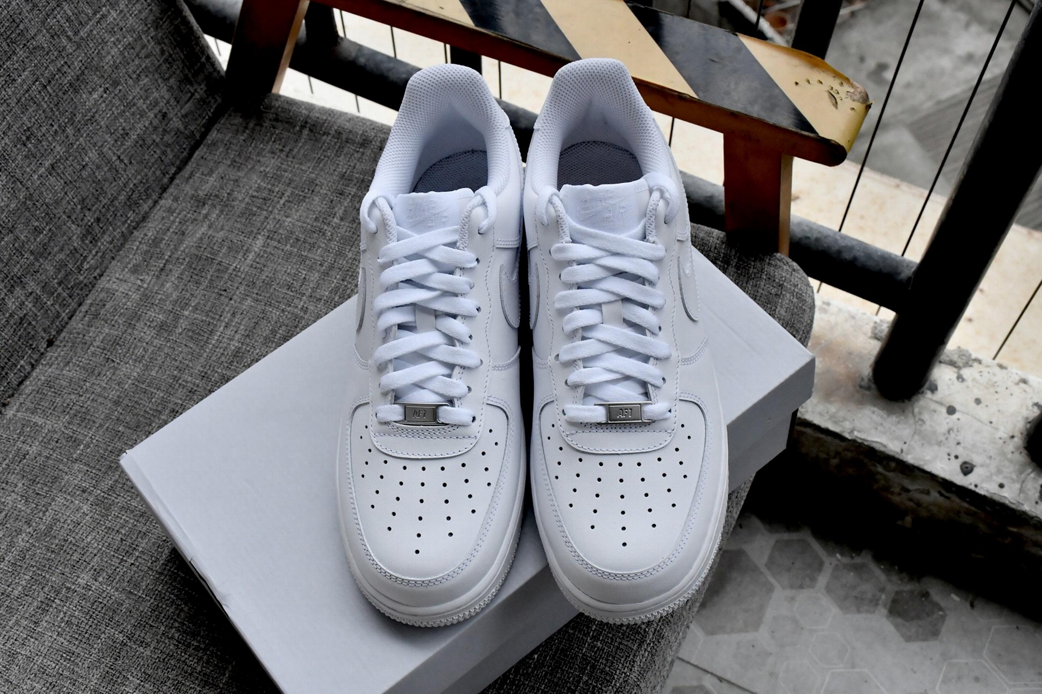 wholesale      shoes CW2288-111      Air Force 1 '07 Low White 9