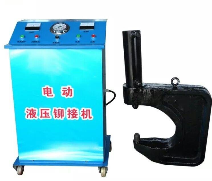 Cold riveting machine for automobile beam