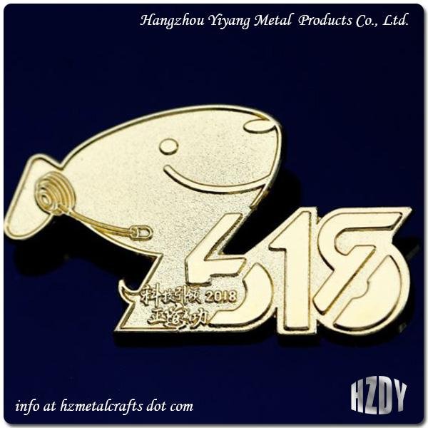 Zinc Alloy Gold Plated Animal badge Customized 4
