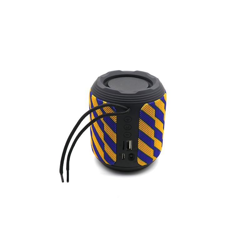 1200mAh outdoor design wireless speaker with fabric appearance 3
