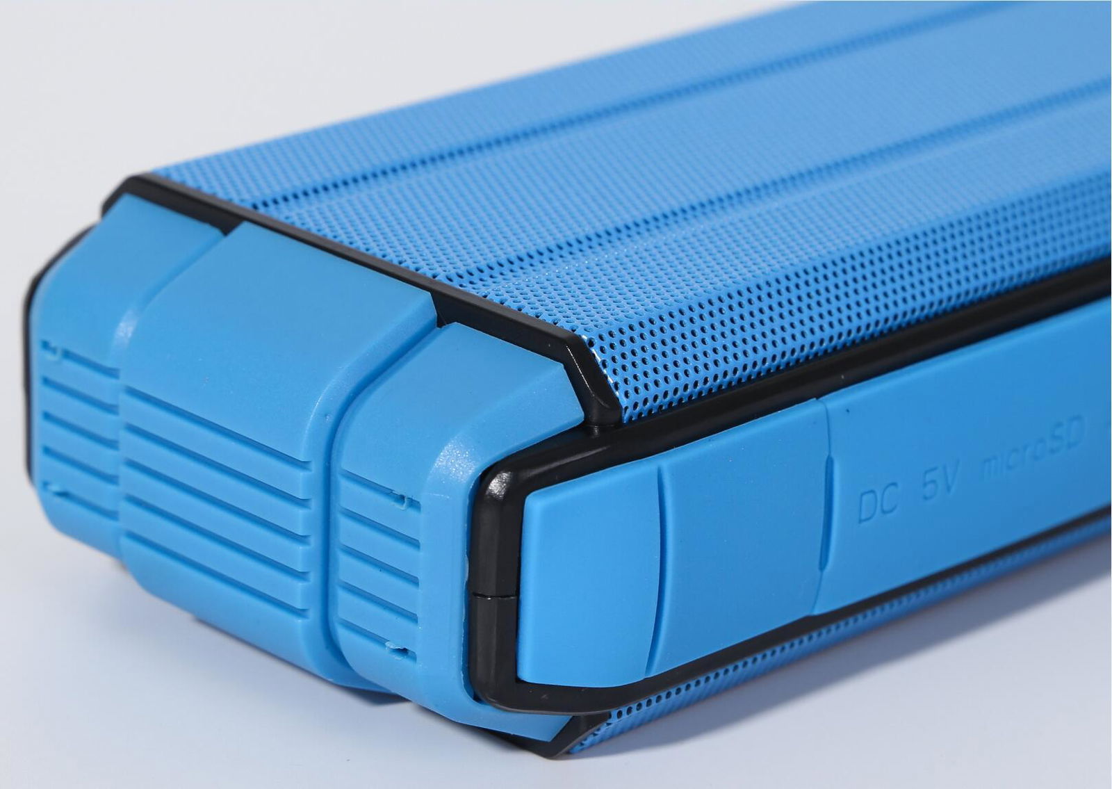 IPX7 Waterproof bluetooth speaker Dustproof shockproof 3