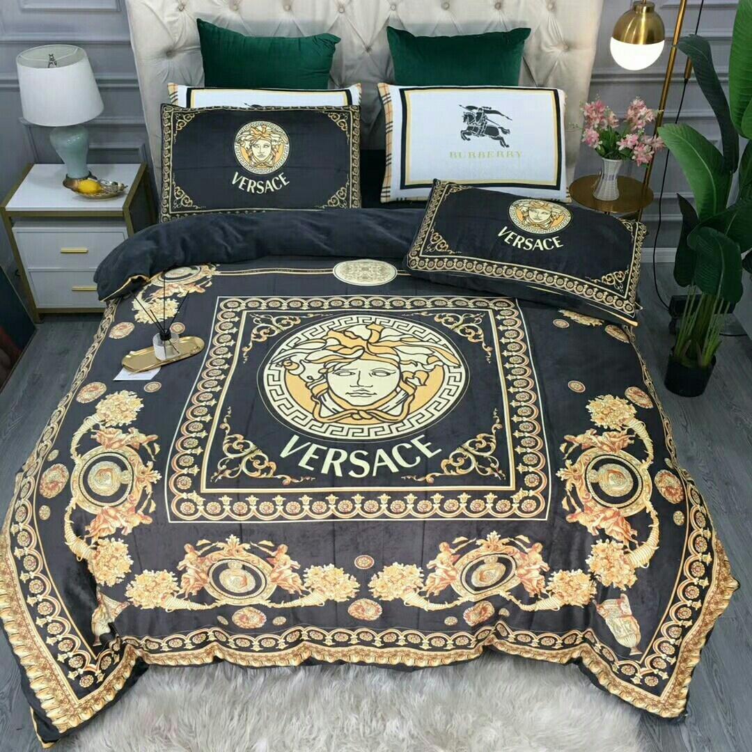              Four Piece-Suit Bed Sheet Bedding Sets            uilt Cover 2