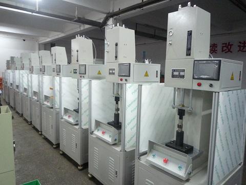 落地型數控油壓沖床 3