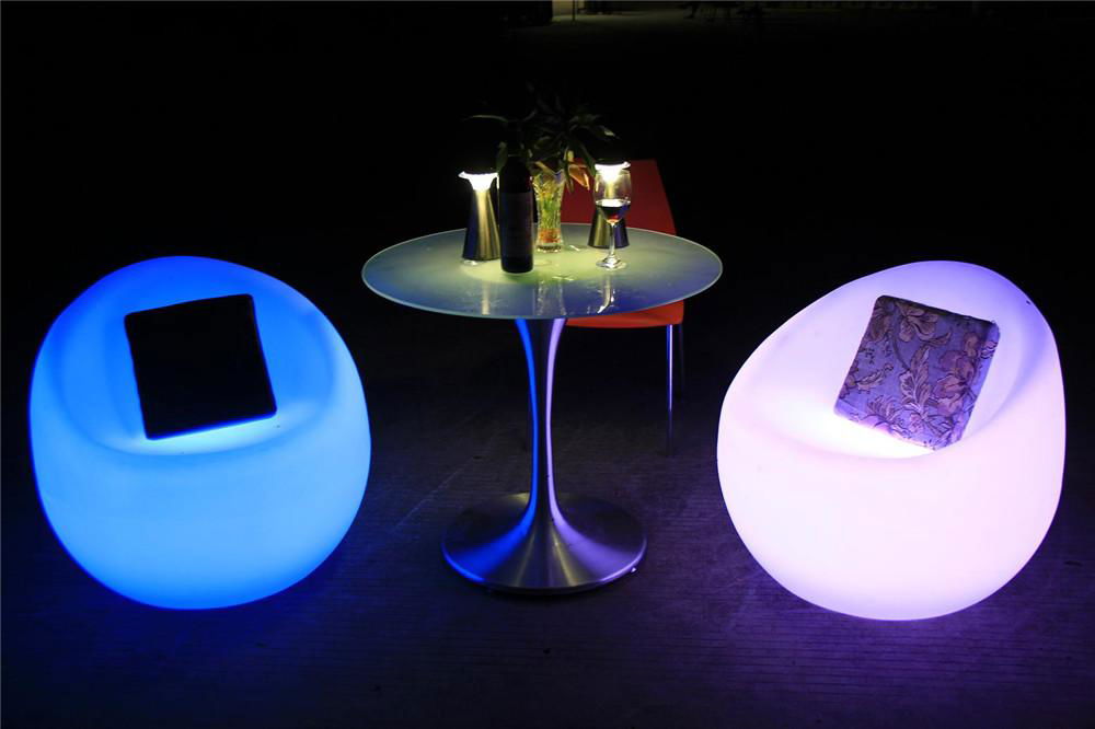 Fashionalbe modern outdoor led luminous plastic sofa chair wiht pad