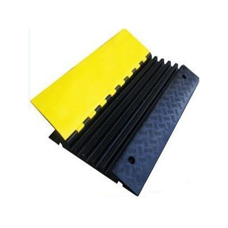 3 Channel Waterproof Cable Protector Rubber Speed Bump 4