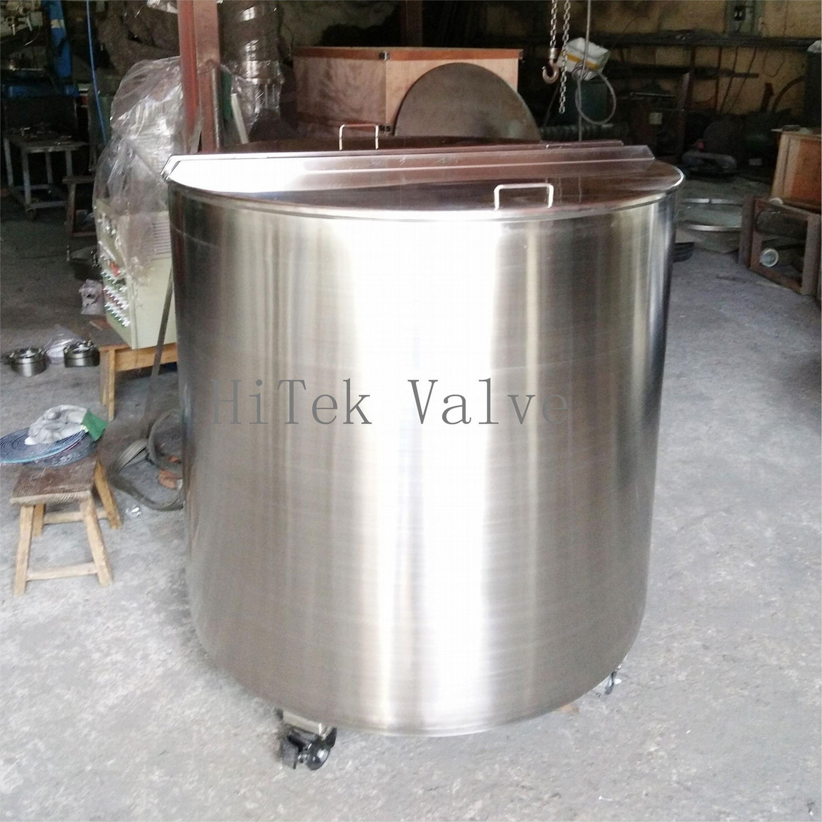 HT14 Customized Stainless Steel Movable Storage Tank Manufacturer 3