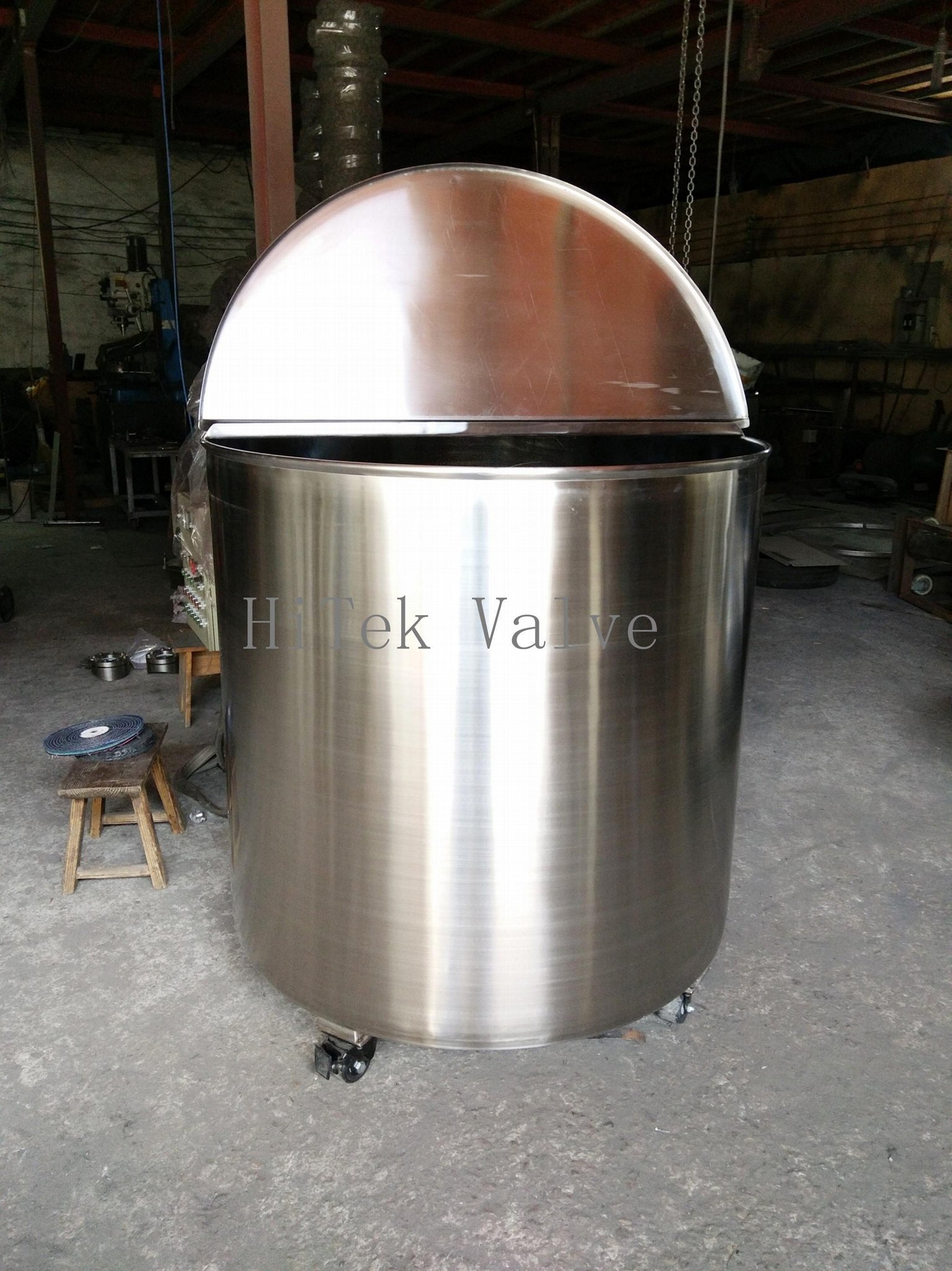 HT14 Customized Stainless Steel Movable Storage Tank Manufacturer 4