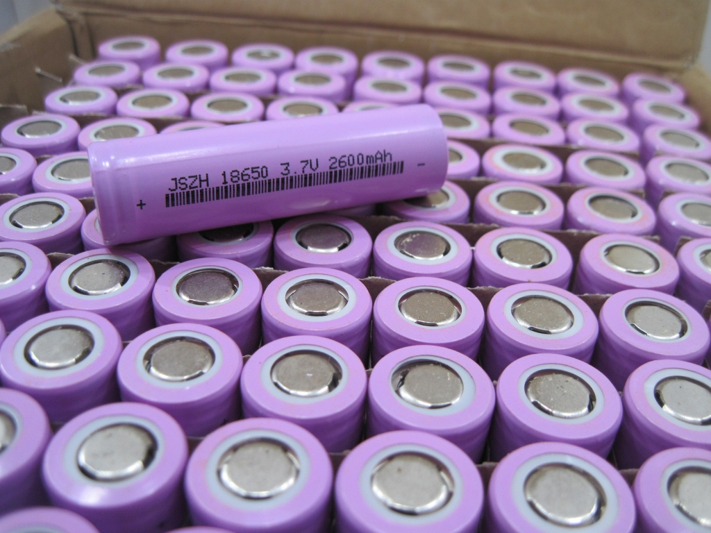 Li-Ion ICR18650 3.7V 2600mAh Rechargeable Battery 2