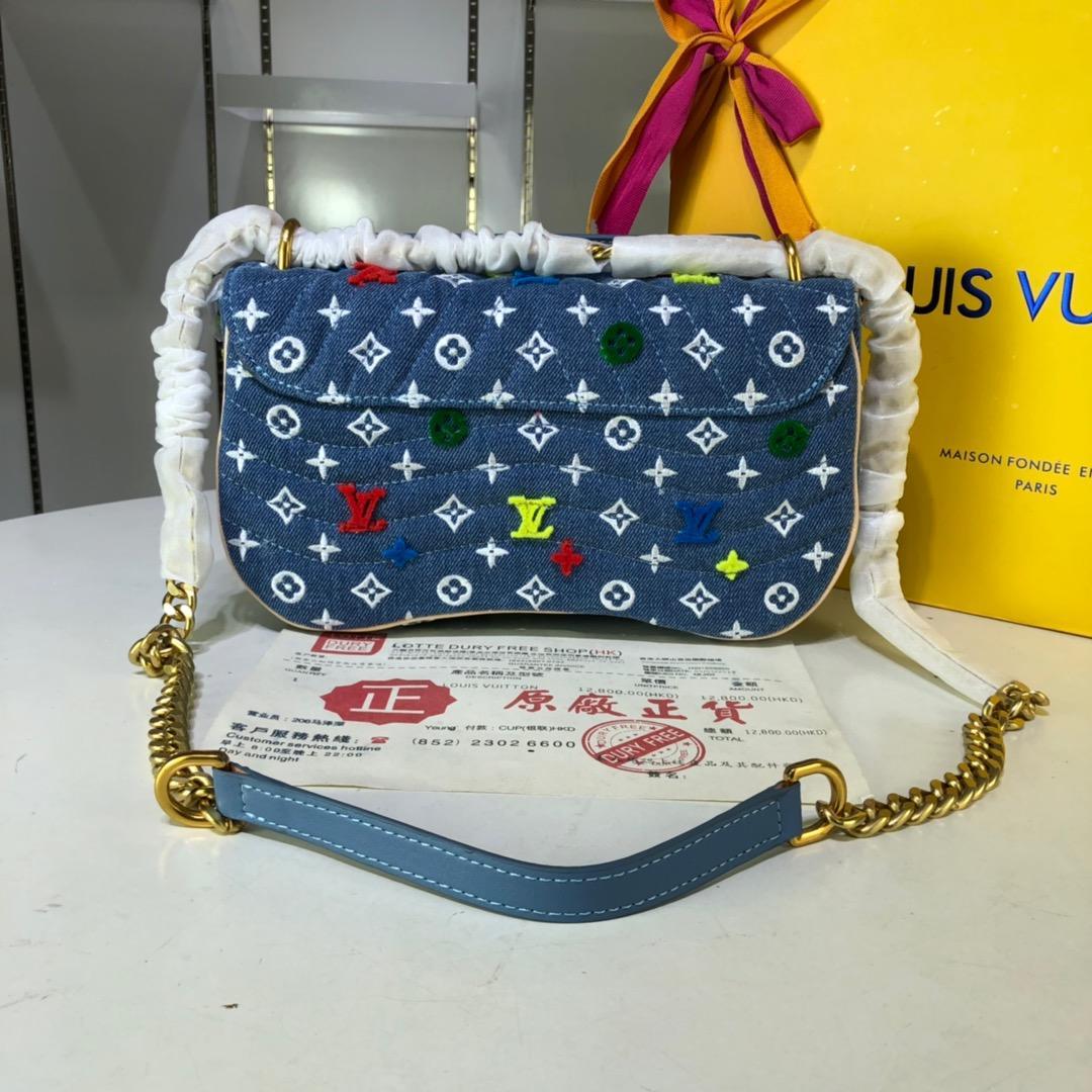               NEW WAVE CHAIN BAG MM     omen crossboday handbag     onogram Mult 11