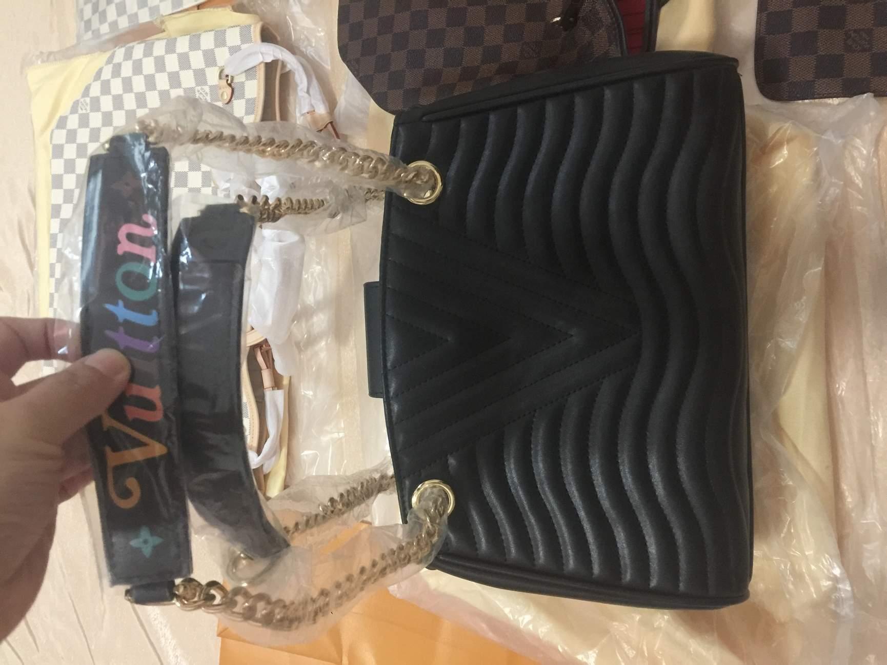               NEW WAVE CHAIN BAG MM     omen crossboday handbag     onogram Mult 6