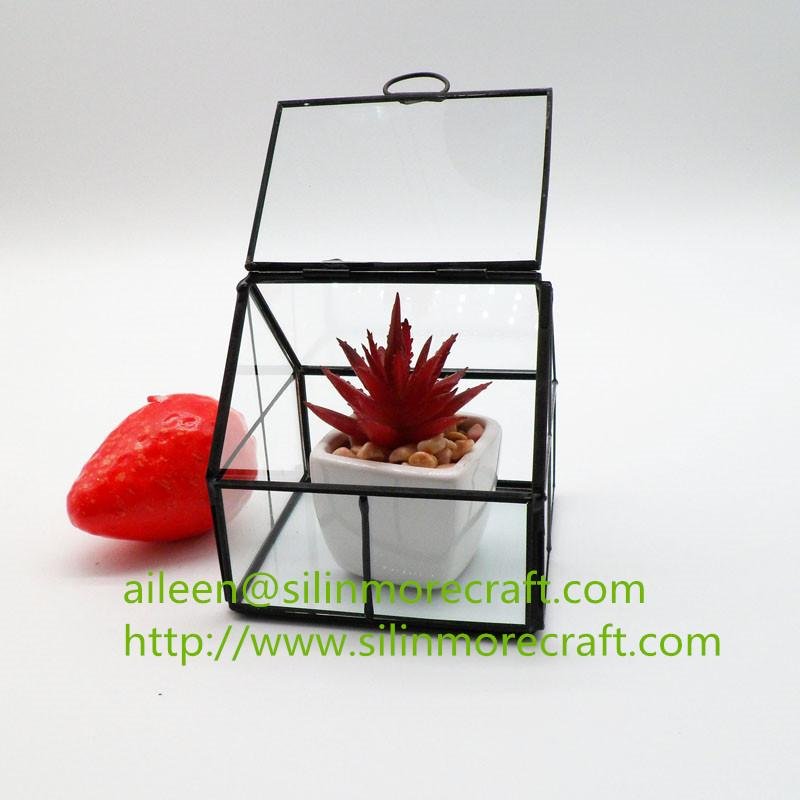Hanging geometric glass container