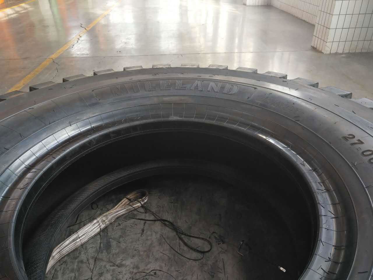 27.00R49 GIANT OTR/OTR TIRE