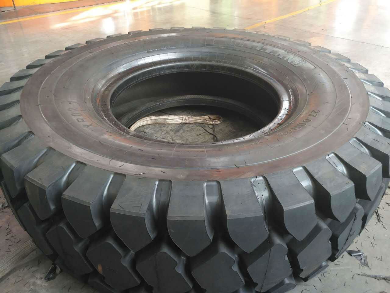 27.00R49 GIANT OTR/OTR TIRE 4