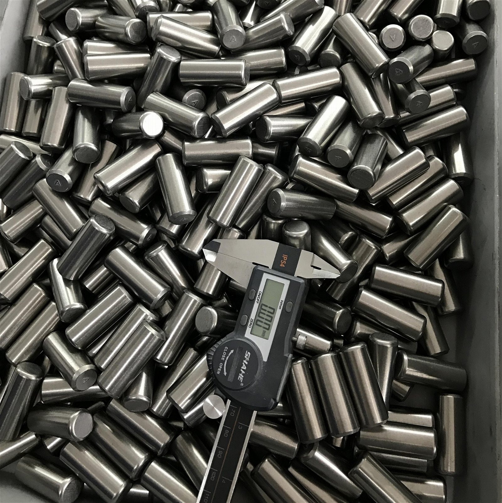 Polished Tungten Carbide Stud Pins On Roller Presses For Extremely Abrasive Ore 3
