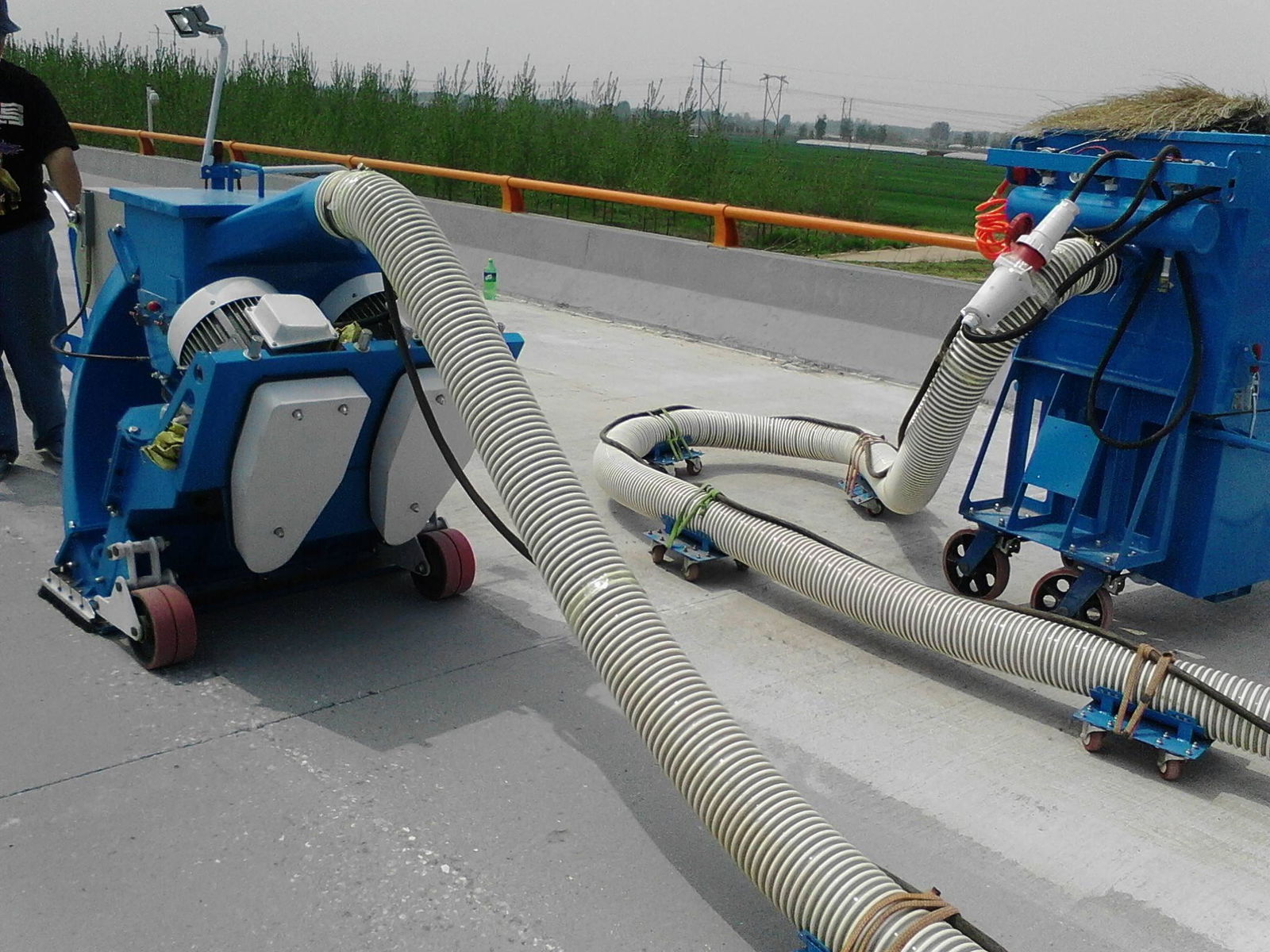 Mobile portable shot blasting machine for concrete pavement 4