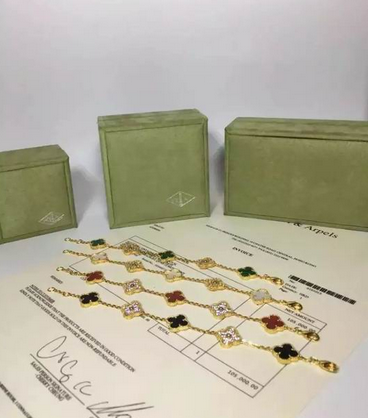 Van cleef & arpels necklaces and pendants van bracelets ring earring  14
