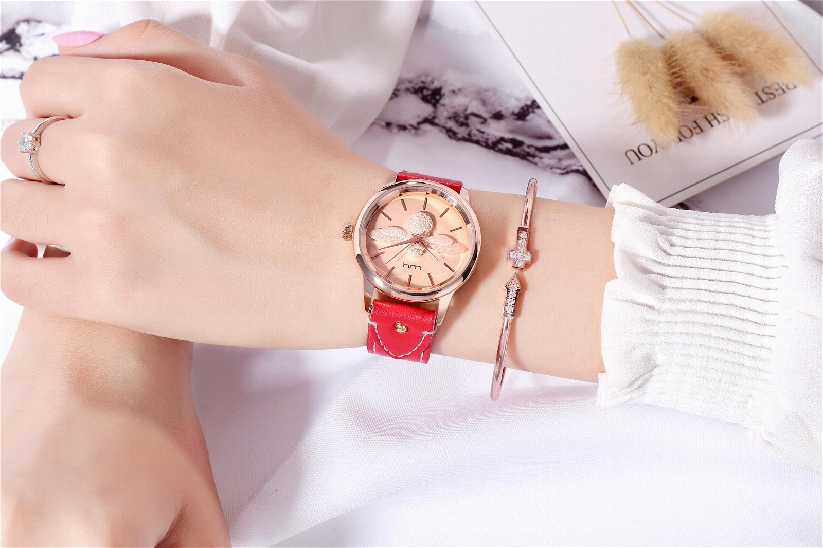 ODM Fashion Leather Strap Quartz Ladies Wrist Watch Wy-166